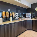 Super 8 By Wyndham Quebec City
