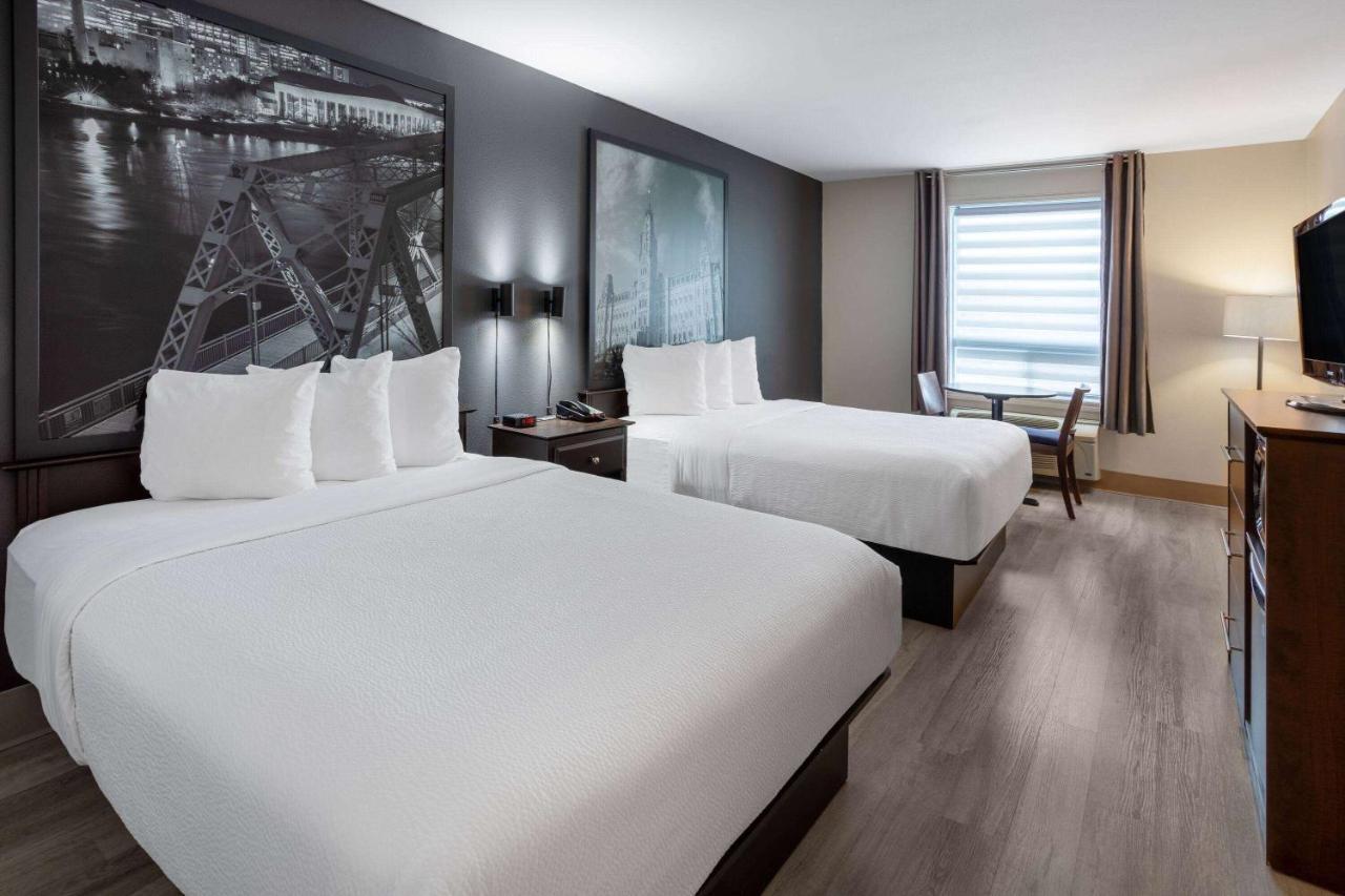 Super 8 By Wyndham Hotel 3*