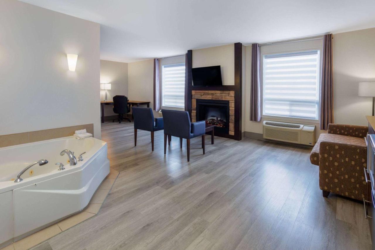 Super 8 By Wyndham Hotel 3*