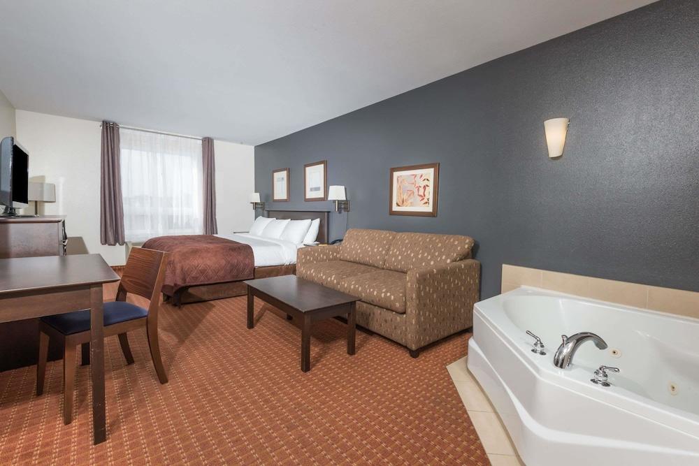 Super 8 By Wyndham Hotel 3*