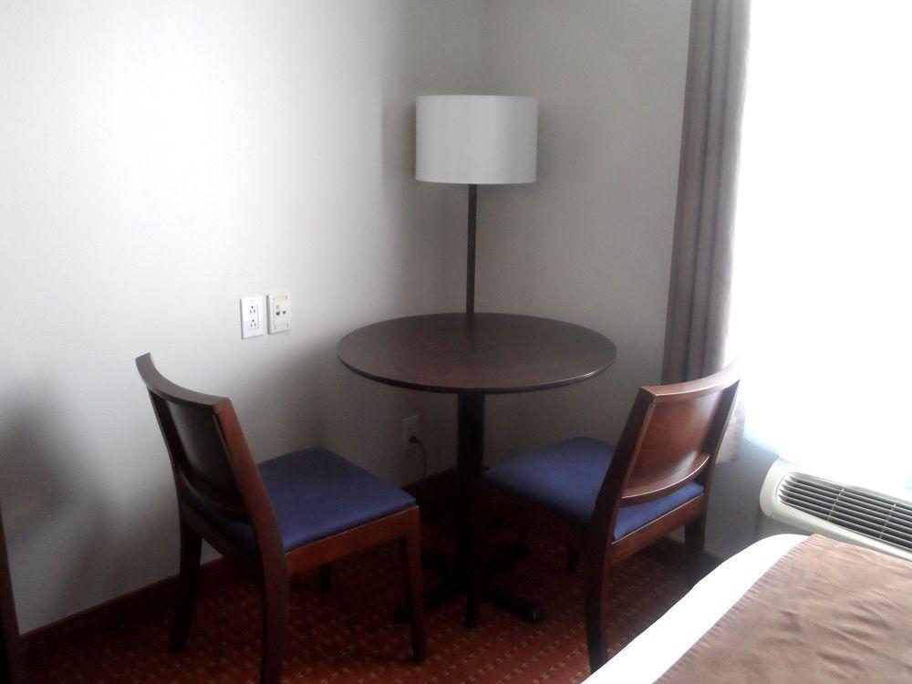 Super 8 By Wyndham Hotel